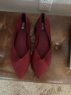 MIA Women's Pointed Ballet Flats in Burgundy